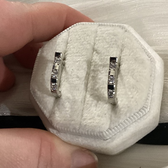 💕Minimalist Petite 925 Sterling Silver Diamond C Hoop Horseshoe Earrings - Picture 6 of 17